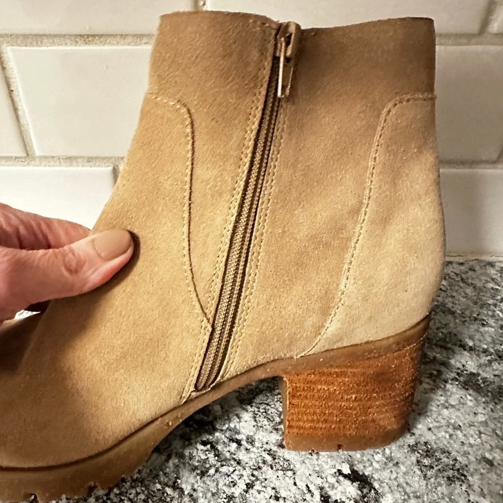 KORKS 10 Esmerelda lug Tan Suede chunky side zip 2.5” Heel cushioned insole boot